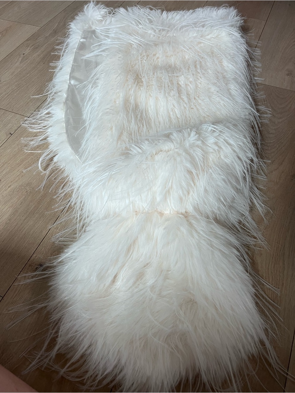 Plush Ivory Faux Fur Scarf Wrap - Luxurious Winter Accessory